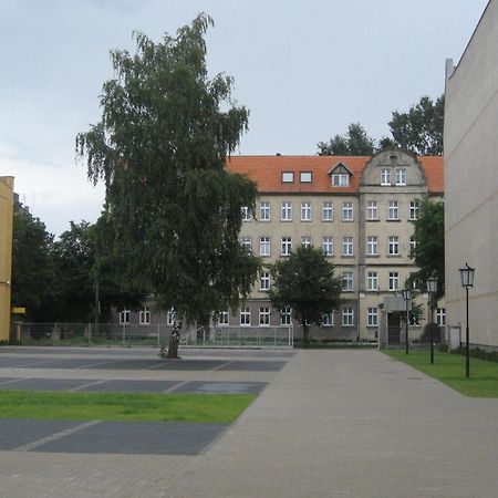 Hotel Feniks Гнезно Экстерьер фото