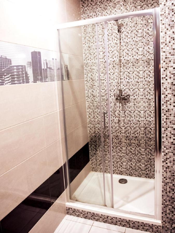 Hotel Feniks Гнезно Экстерьер фото