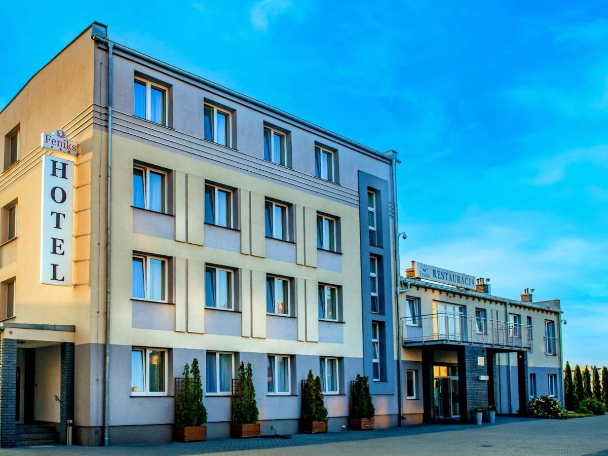 Hotel Feniks Гнезно Экстерьер фото