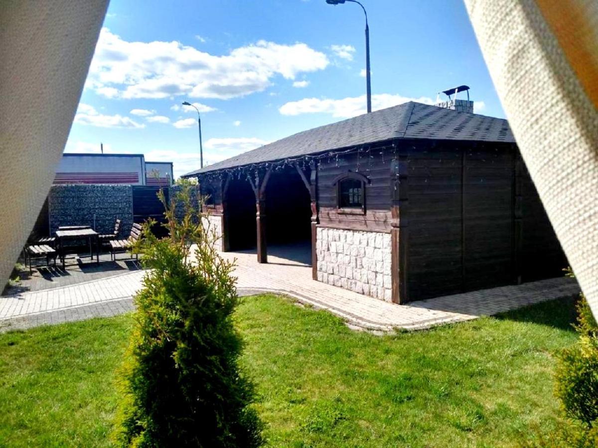 Hotel Feniks Гнезно Экстерьер фото