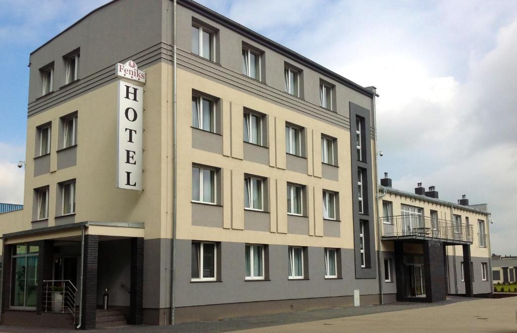 Hotel Feniks Гнезно Экстерьер фото